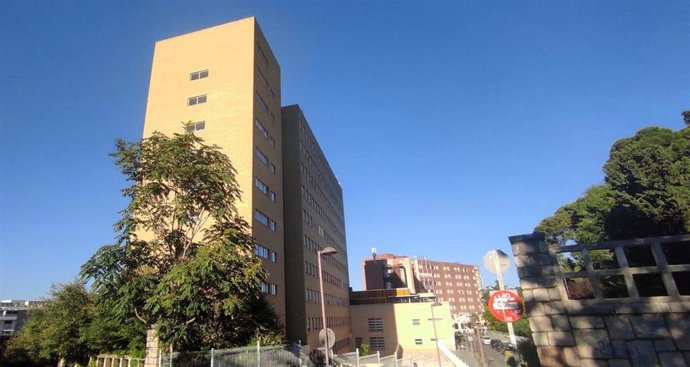 Archivo - Recinto del Hospital Universitario de Jaén, con el Materno-Infantil en primer plano y el Médico-Quirúrgico al fondo.