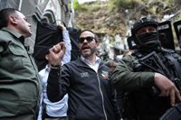 De la Espriella acusa a Petro de golpismo y apela al Ejército para que proteja la Constitución de Colombia