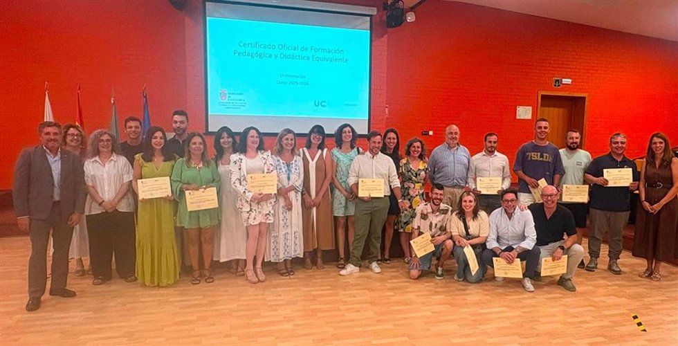 Los 20 primeros alumnos del certificado en Formación Pedagógica y Didáctica para profesorado de FP reciben su título
