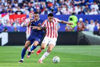 La senadora que lanzó insultos racistas a Mbappe afirma que lo hizo para defender a los futbolistas paraguayos