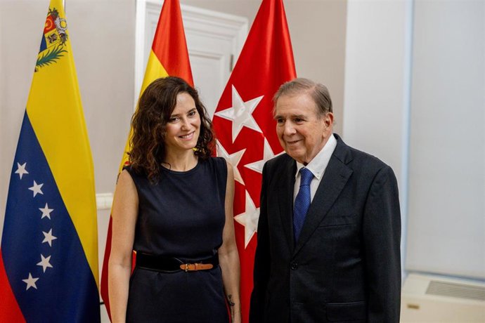La presidenta de la Comunidad de Madrid, Isabel Díaz Ayuso, se reúne con el presidente electo de Venezuela, Edmundo González Urrutia, en la Real Casa de Correos, a 7 de julio de 2026, en Madrid (España). 