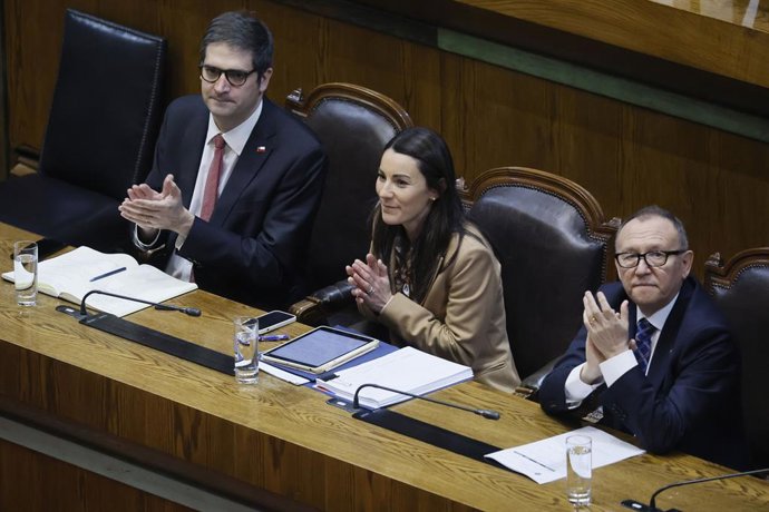 Valparaiso, 7 de julio 2026  La ministra de Educación, Maria Paz Arzola, y el ministro Segpres, Jose Garcia, en la Sesion de la Camara de Diputados   Sebastian Cisternas/Aton Chile