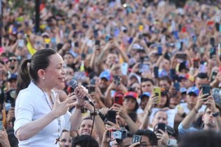 Santiago 12 de marzo 2026. La Premio Nobel de la Paz y líder opositora venezolana, Maria Corina Machado, encabeza acto publico junto a la comunidad venezolana residente en Chile, en Parque Almagro. Jonnathan Oyarzun/Aton Chile