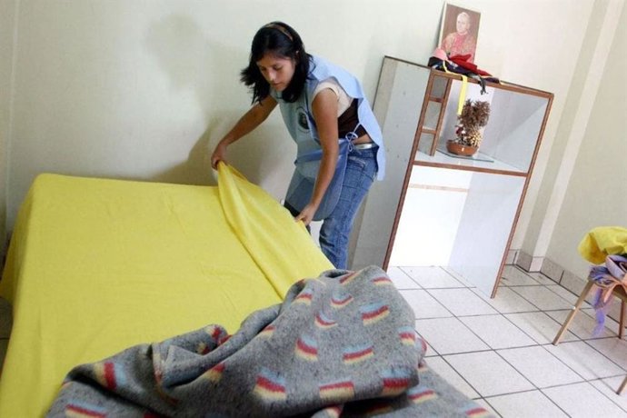 Archivo - Trabajadoras del hogar, también llamadas empleadas.