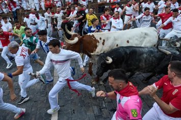 Segundo encierro de las fiestas de San Fermín 2026 con toros de la ganadería Cebada Gago.