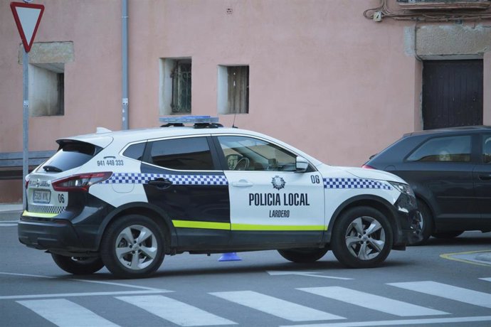 Archivo - Un vehículo de la Policía Municipal,de Lardero