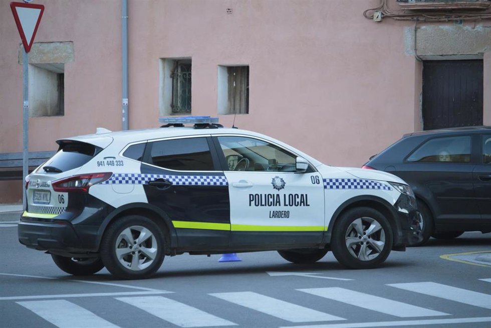 Archivo - Un vehículo de la Policía Municipal,de Lardero