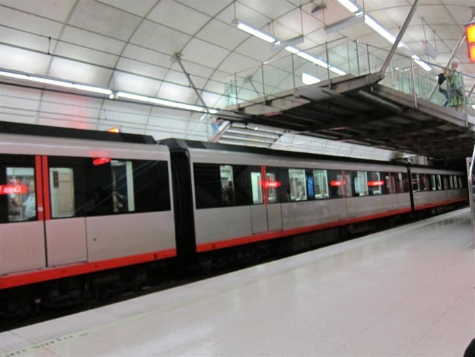 Archivo - Unidad de Metro Bilbao en una de las estaciones