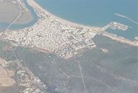 El Infoca trabaja por tierra en los incendios de Grazalema y Barbate (Cádiz), que siguen estabilizados con menos viento