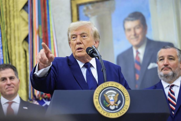 6 de julho de 2026, Washington, Distrito de Columbia, EUA: O presidente dos EUA, Donald J. Trump, discursa no primeiro dia de negociações das Contas Trump no Salão Oval da Casa Branca, em Washington, DC, EUA, em 6 de julho de 2026. As Contas Trump concede