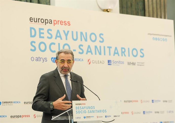 El consejero de Sanidad de Castilla-La Mancha, Jesús Fernández Sanz, participa en un desayuno Socio-Sanitario organizado por Europa Press, a 8 de julio de 2026, en Madrid (España).