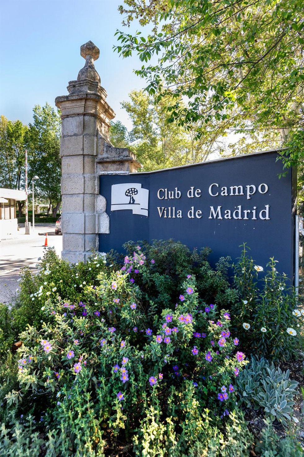 Archivo - Imagen de la entrada del Club de Campo Villa de Madrid