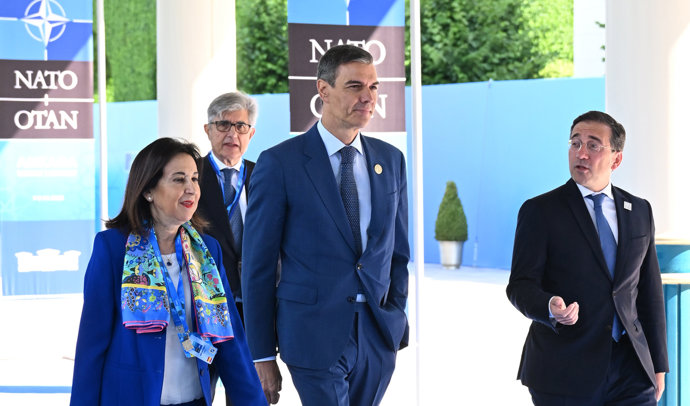 Pedro Sánchez llega a la Cumbre de la OTAN junto a Robles y Albares