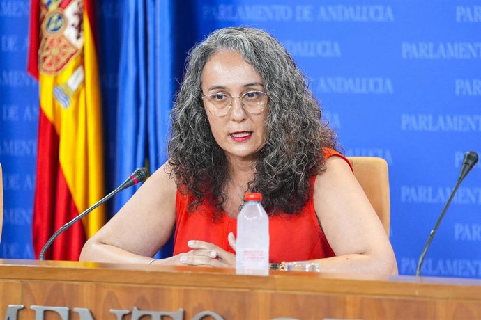 La adjunta portavoz del Grupo Parlamentario Por Andalucía, Rosa Rodríguez, durante la ronda de ruedas de prensa de portavoces de los grupos parlamentarios en el Parlamento de Andalucía. A 8 de julio de 2026 en Sevilla (Andalucía, España). Los portavoces d