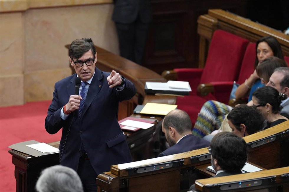 El presidente de la Gneralitat de Catalunya, Salvador Illa, interviene durante un sesión de control al Govern, en el Parlament de Catalunya, a 8 de julio de 2026, en Barcelona, Catalunya (España). Tras la habitual sesión de control al presidente de la Gen