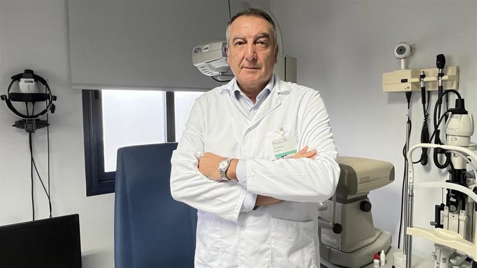 El jefe del servicio de Oftalmología del Hospital Quirónsalud Sagrado Corazón, el doctor Francisco Martín Leal.