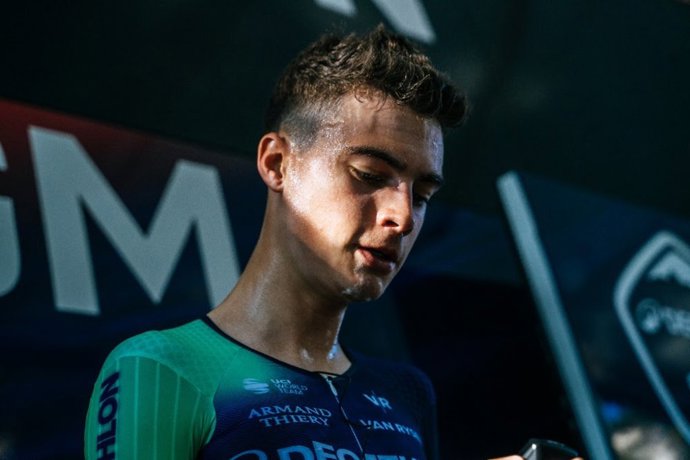 Decathlon acerca el ciclismo con el liderazgo de Paul Seixas y el inicio del Tour en Barcelona.