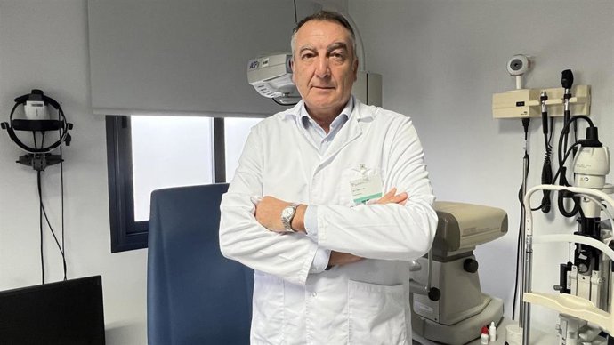 El jefe del servicio de Oftalmología del Hospital Quirónsalud Sagrado Corazón, el doctor Francisco Martín Leal.