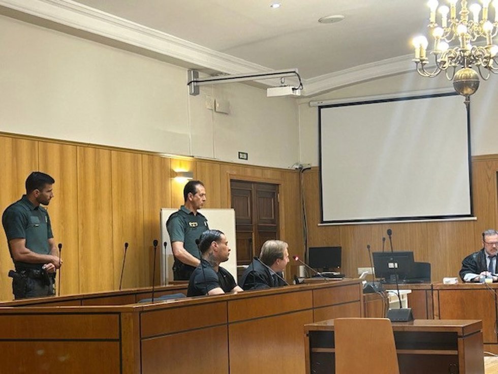 El acusado, Martín I.G, en la Audiencia de Valladolid momentos antes de aceptar una condena de cuatro años y medio de prisión.