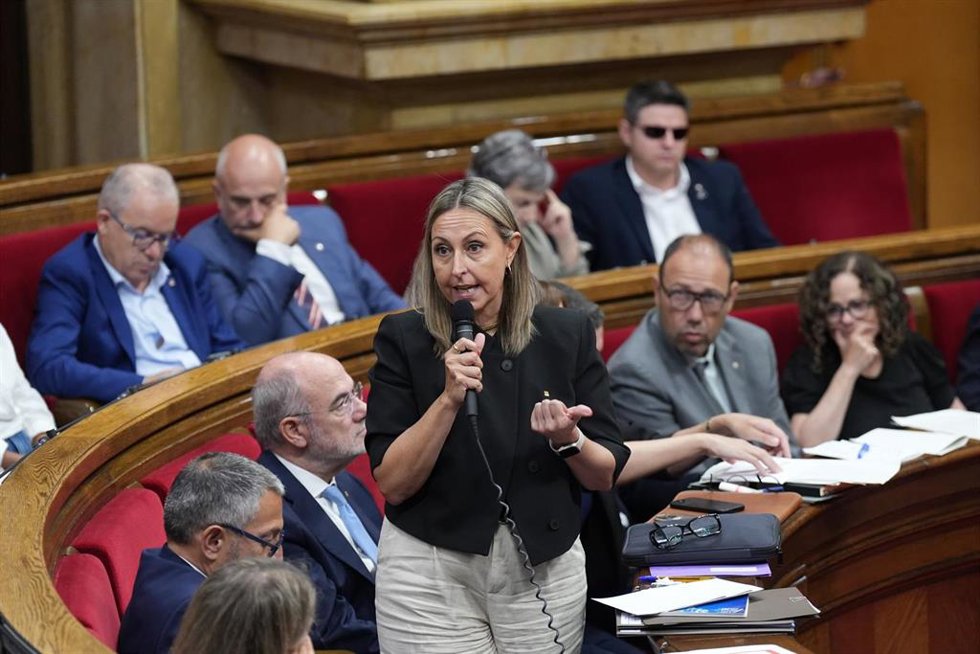La consellera de Igualdad y Feminismo, Eva Menor, interviene durante un sesión de control al Govern, en el Parlament de Catalunya, a 8 de julio de 2026, en Barcelona, Catalunya (España). Tras la habitual sesión de control al presidente de la Generalitat, 