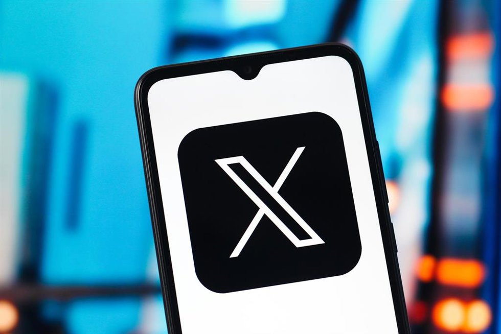 Archivo - Foto de la 'app' X en un móvil.