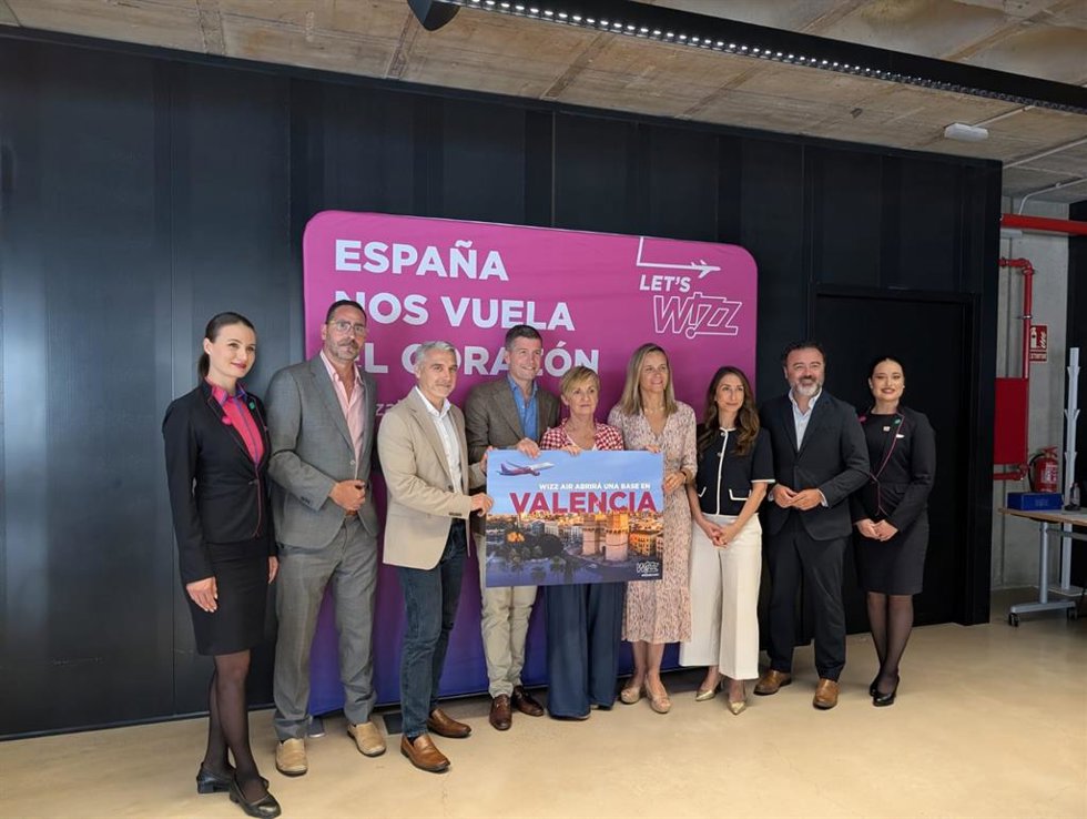 Presentación de la nueva base aérea de Wizz Air en Valencia
