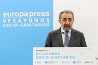Fernández Sanz recuerda que el modelo de atención de urgencias ha cambiado, admite que está en revisión y pide paciencia