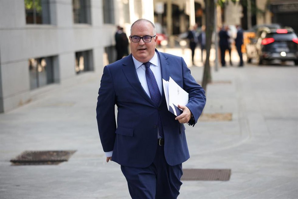 El abogado del ex comisario Villarejo, Antonio José García Cabrera, a su llegada a la Audiencia Nacional, a 8 de julio de 2026, en Madrid (España). 