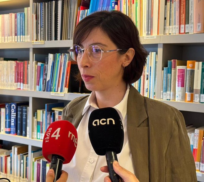 La adjunta de defensa de los derechos de la infancia del Síndic de Greuges, Aida C. Rodríguez, en declaraciones a la prensa este miércoles en Barcelona