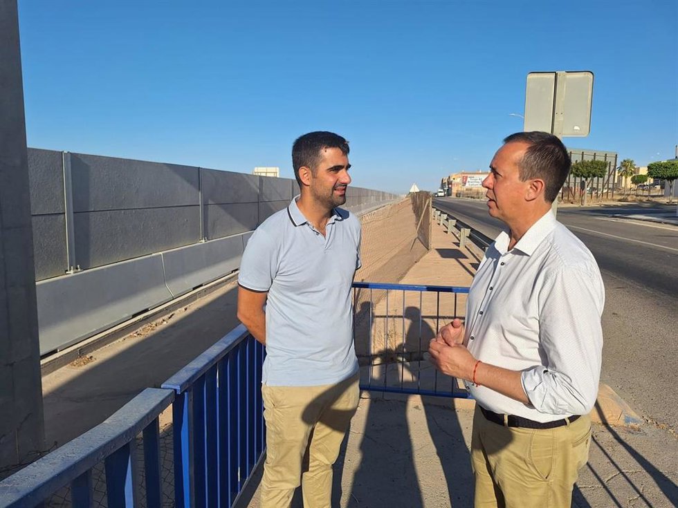 El subdelegado de Gobierno en Almería, José María Martín, visita las obras de instalación de material fonoabsorbente en la A-7.