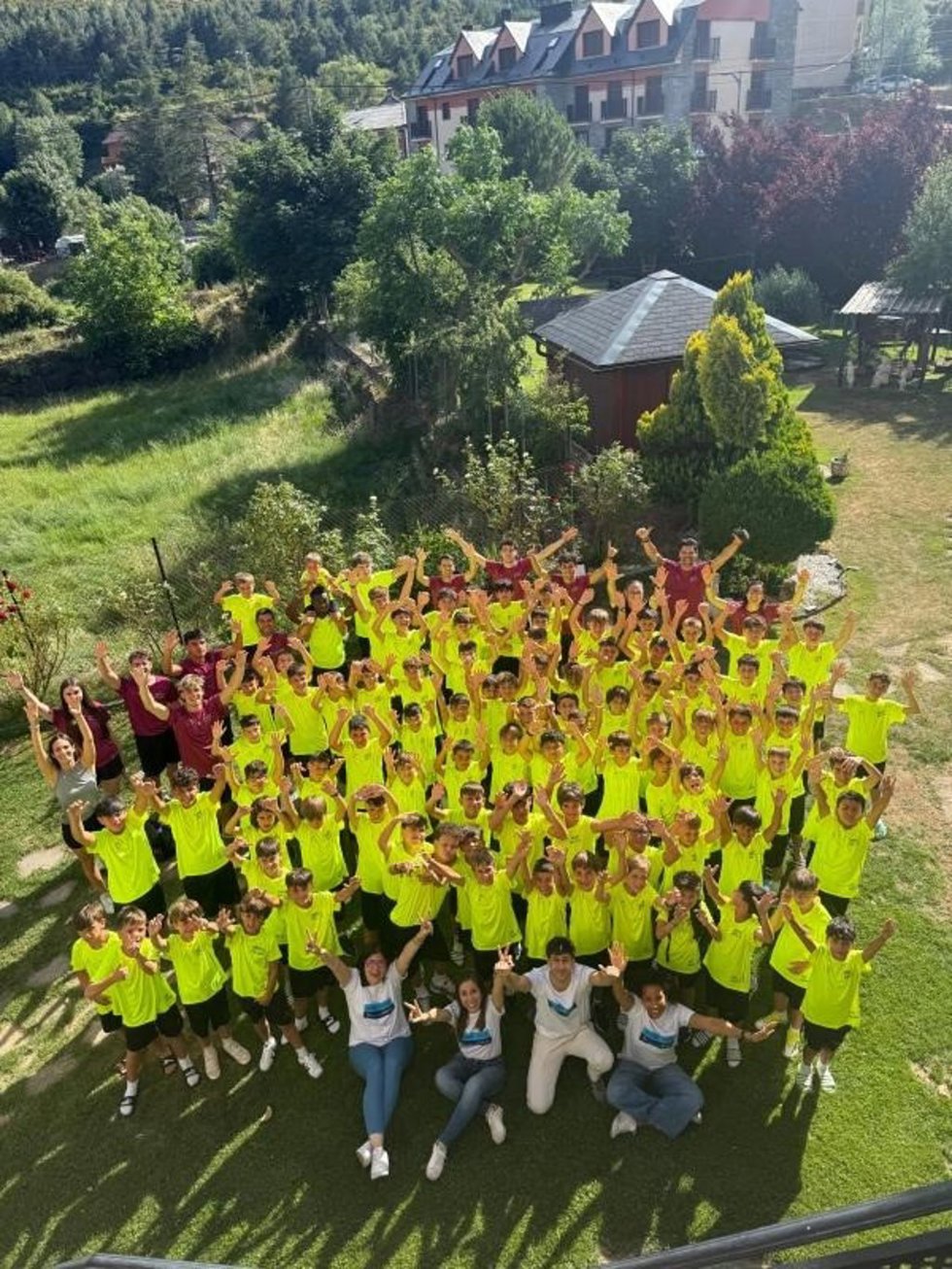 Etopia Kids lleva la IA aplicada al deporte a casi 200 niños del Campus de Fútbol Pirineos Ángel Lafita