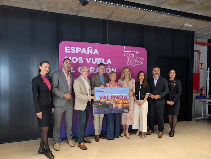 Presentació de la nova base aèria de Wizz Air a València
