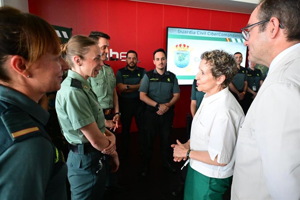 La secretaria de Estado de Seguridad, Aina Calvo, ha visitado este martes la CiberComandancia del la Guardia Civil, ubicada en León.