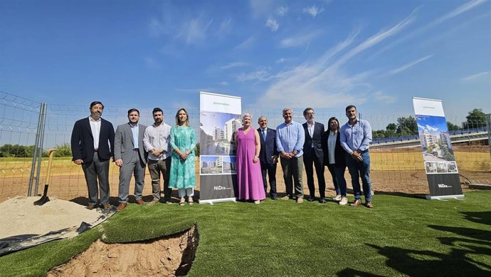 Acto de colocación de la primera piedra de una promoción de 234 viviendas protegidas de la cooperativa Greenhabitat, en el barrio de Aguas Vivas.