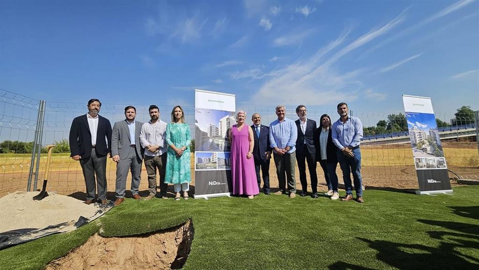 Acto de colocación de la primera piedra de una promoción de 234 viviendas protegidas de la cooperativa Greenhabitat, en el barrio de Aguas Vivas.