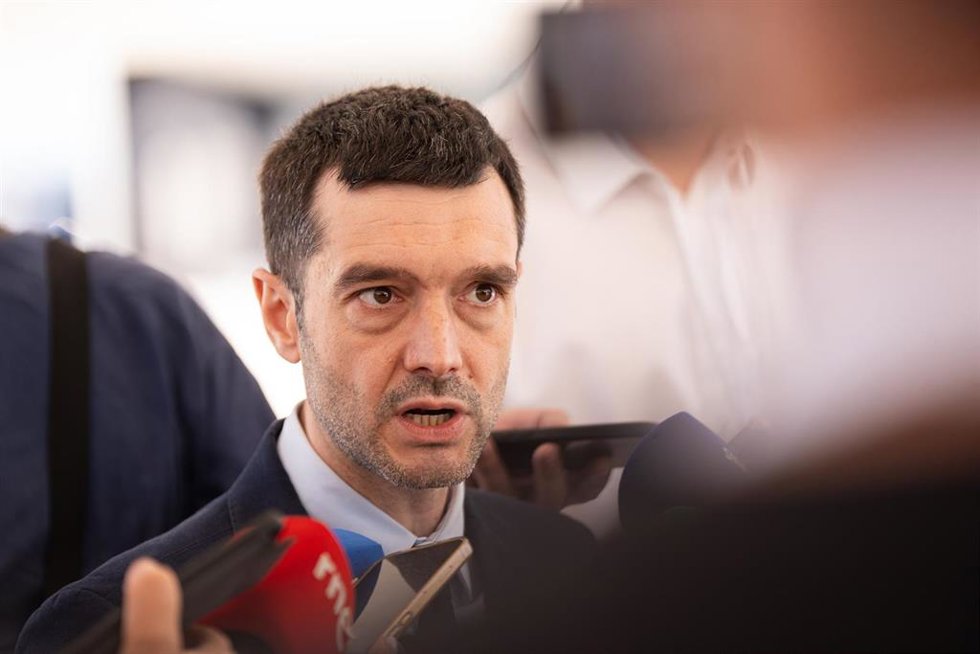 El ministro de Consumo y Agenda 2030, Pablo Bustinduy, durante el encuentro con los medios de comunicación y rueda de prensa posterior, a 3 de julio de 2026, en Avilés, Asturias (España).