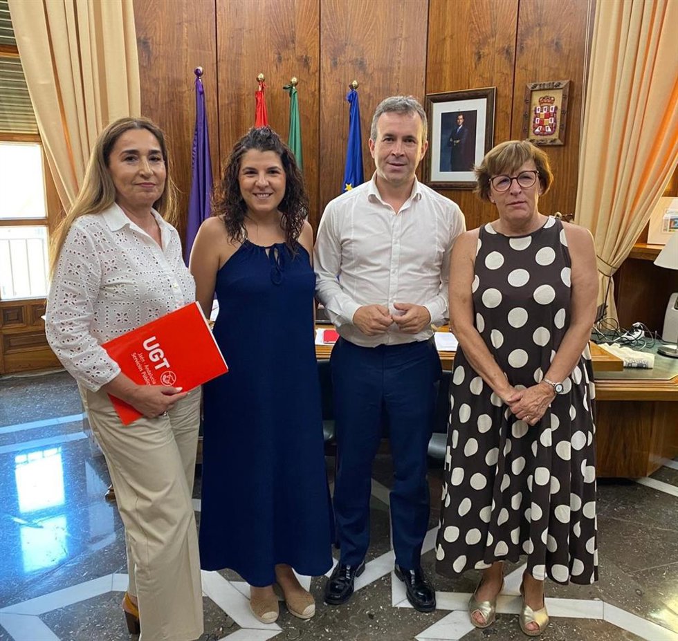 Encuentro con el alcalde para abordar los problemas de aparcamiento en el entorno del hospital