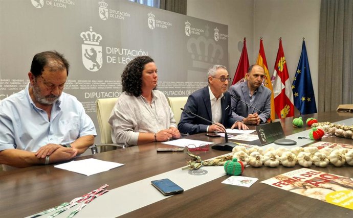 Presentación de la XXXV Feria Municipal Agroganadera y del Ajo de Veguellina de Órbigo en la Diputación de León.
