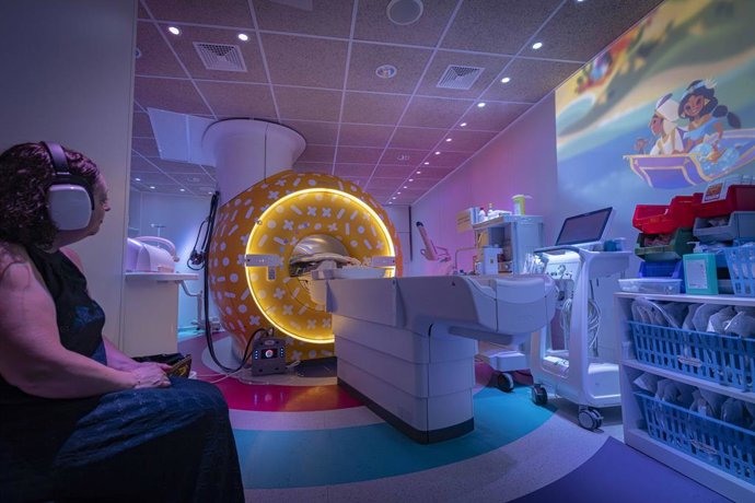 Realización de una resonancia magnética con experiencia audiovisual en el Hospital Sant Joan de Déu