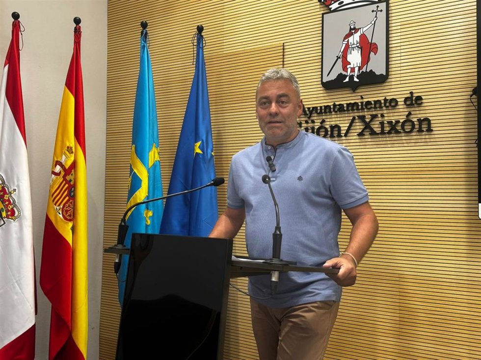 El edil del PSOE de Gijón Ramón Tuero durante la rueda de prensa de este miércoles.