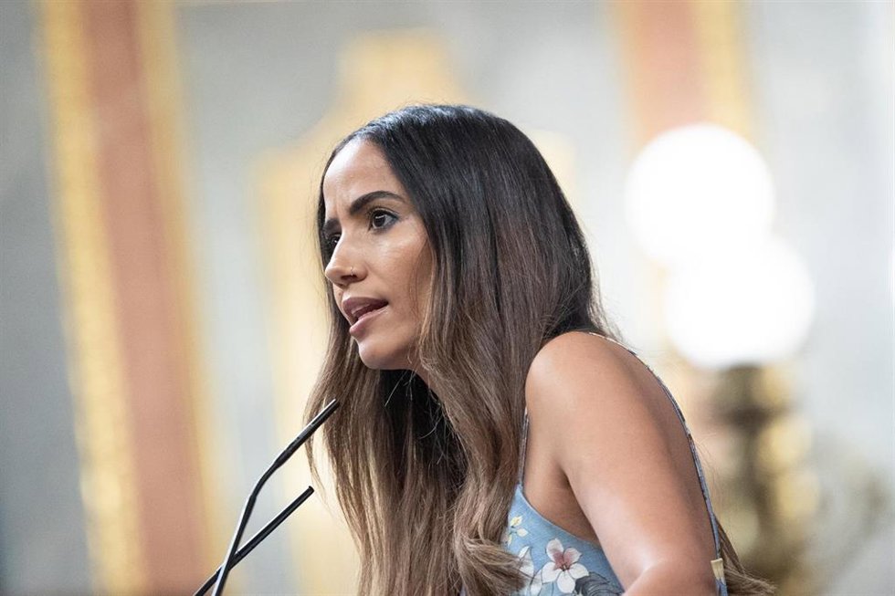 La diputada de Sumar, Tesh Sidi, durante una sesión plenaria en el Congreso de los Diputados, a 25 de junio de 2026, en Madrid (España). El debate parlamentario se centra hoy en dos temas principales: la reforma del Reglamento del Congreso presentada conj