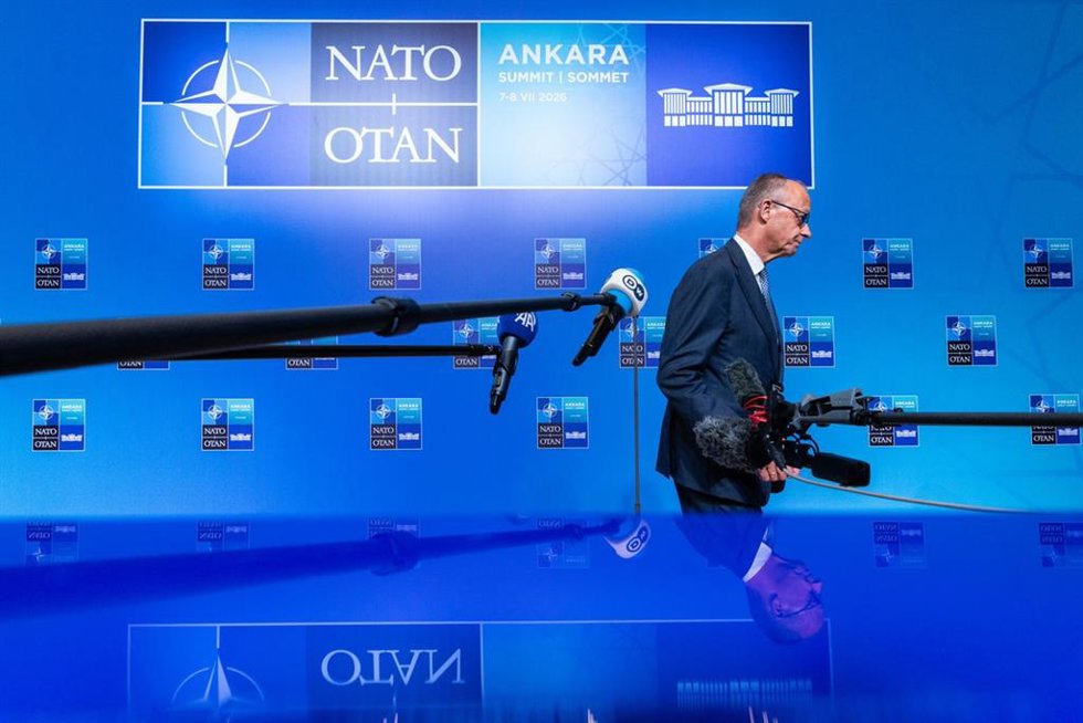 El canciller alemán, Friedrich Merz, tras ofrecer declaraciones a los medios durante la segunda jornada de la cumbre de la OTAN de Ankata
