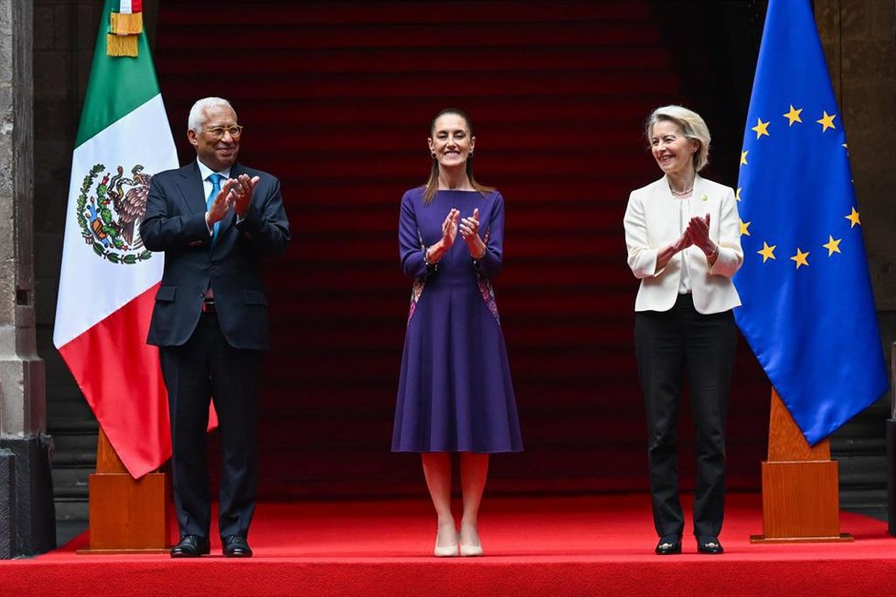Archivo - El presidente del Consejo Europeo, António Costa; la presidenta de México, Claudia Sheinbaum; y la preisdenta de la Comisión Europea, Ursula von der Leyen, al inicio de la 8 Cumbre UE-México.