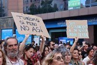 PP, Vox y PSIB condenan el manual de Menys turisme, més vida, mientras que MÉS evita valorarlo