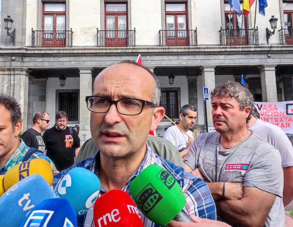 Archivo - El secretario general de la Federación de Industria de CCOO de Asturias, Damián Manzano