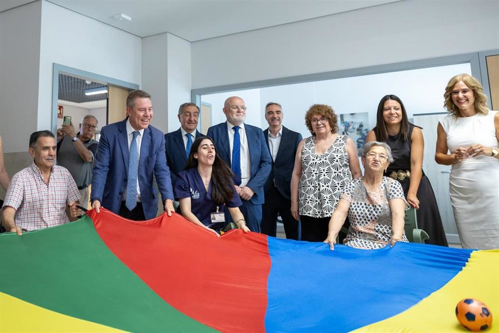 El presidente de Castilla-La Mancha, Emiliano García-Page, inaugura en Albacete, el Centro de Referencia de Alzheimer y otras demencias.