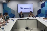 Bendodo cree que Sánchez hace "demagogia barata" con el absentismo laboral porque su hermano "sigue buscando la oficina"