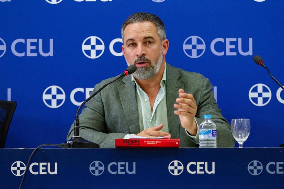 El presidente de Vox, Santiago Abascal, clausura el curso ‘Demografía e inmigración: el destino en juego’ durante los Cursos de Verano CEU-María Cristina, a 8 de julio de 2026, en San Lorenzo de El Escorial, Madrid (España).