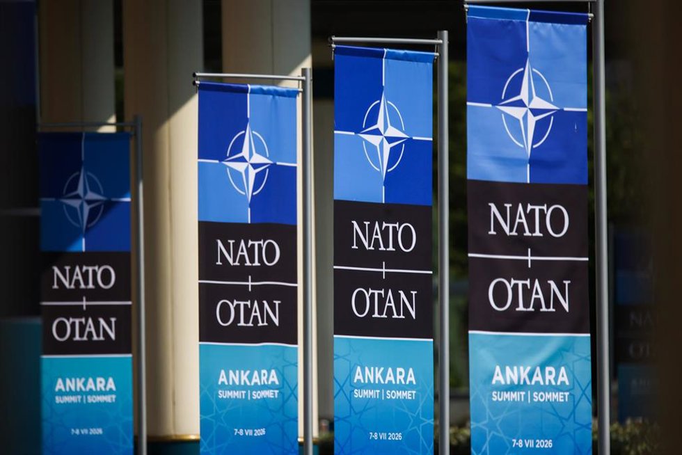 Banderas de la OTAN durante la cumbre de la Alianza Atlántica en la capital de Turquía, Ankara (archivo)