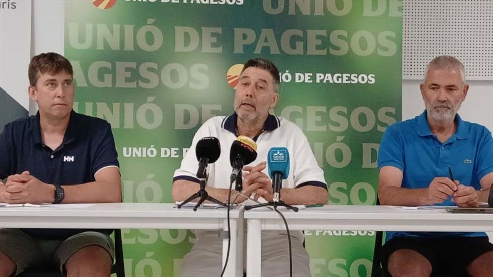 Aleix Sala, miembro de la sectorial del Porcí d'Unió de Pagesos; Rossend Saltiveri, responsable nacional del sector Porcí, y Josep Maria Pijuan, responsable de Sectors Ramaders de Unió de Pagesos